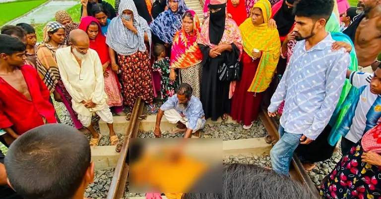 ঘটনাস্থলে স্থানীয়দের ভিড়